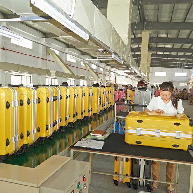 Vì sao doanh nghiệp nên đặt hàng tại xưởng vali ở Sài Gòn